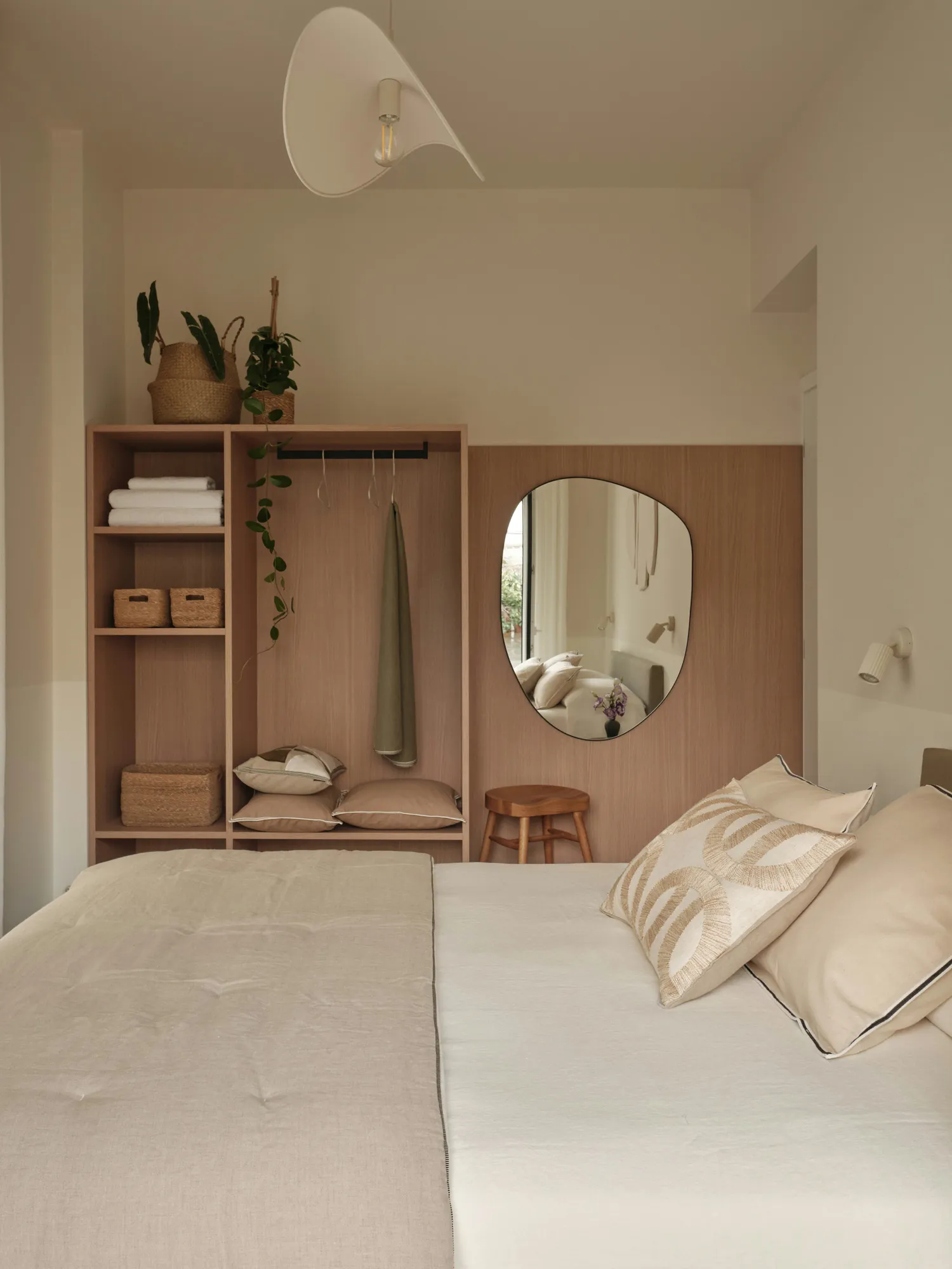 Timber dressing unit, mirror and bed in the principal bedroom